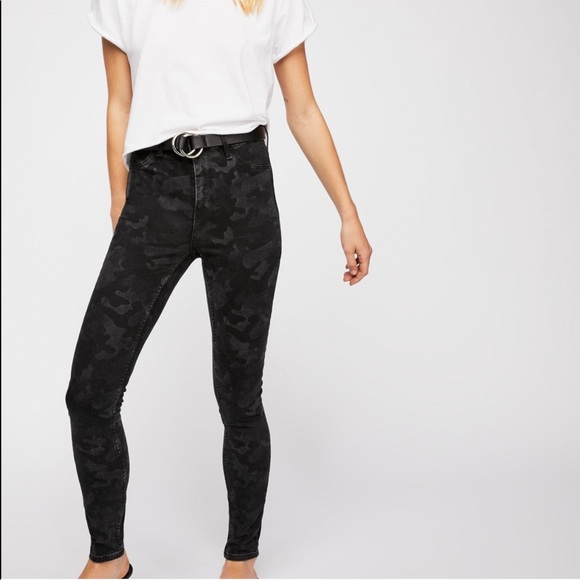 Free People Denim - free people high waisted olive camo skinny jean 26